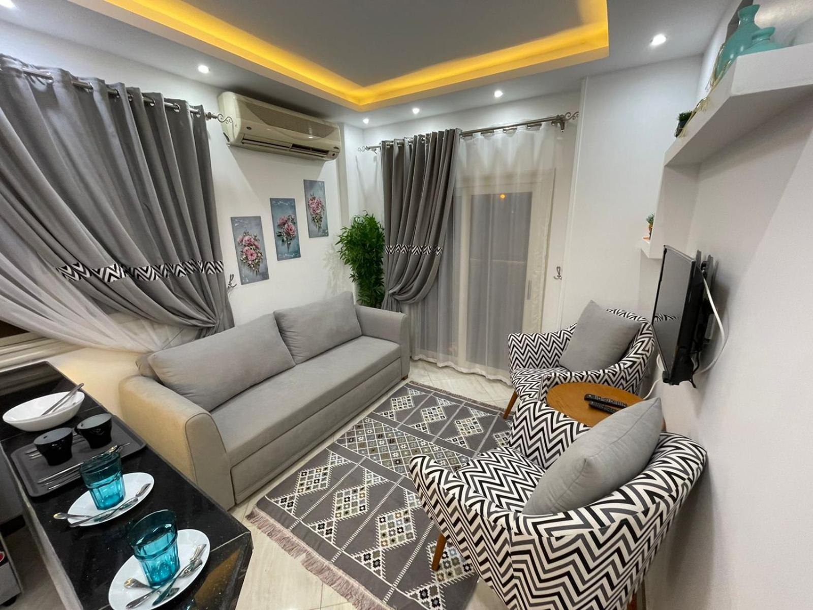 شقة في قلب القاهرة الجديدة تطل على شارع التسعين الشمالي Exterior photo