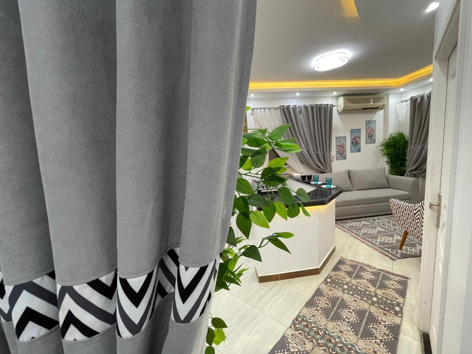 شقة في قلب القاهرة الجديدة تطل على شارع التسعين الشمالي Exterior photo