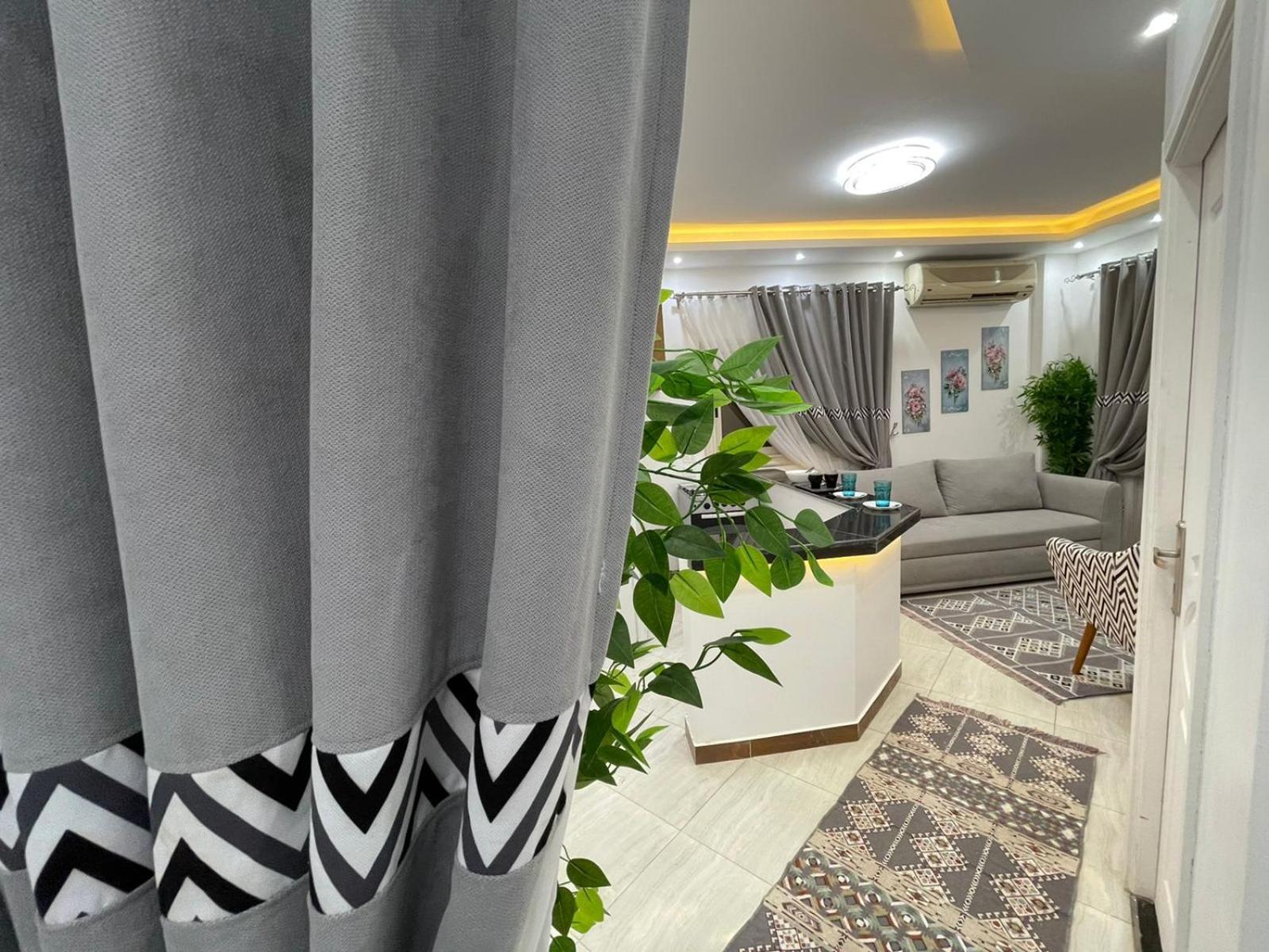 شقة في قلب القاهرة الجديدة تطل على شارع التسعين الشمالي Exterior photo