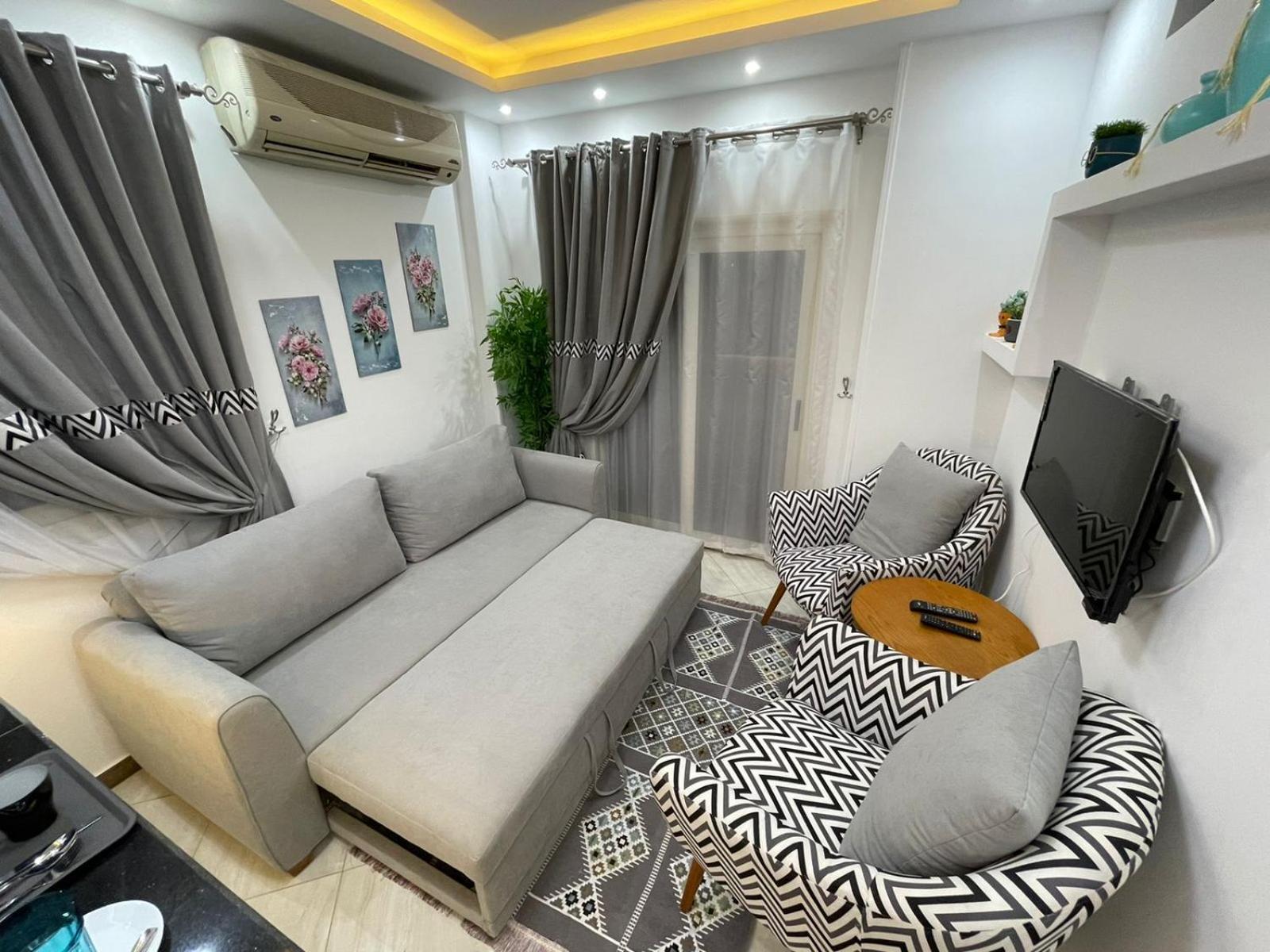 شقة في قلب القاهرة الجديدة تطل على شارع التسعين الشمالي Exterior photo