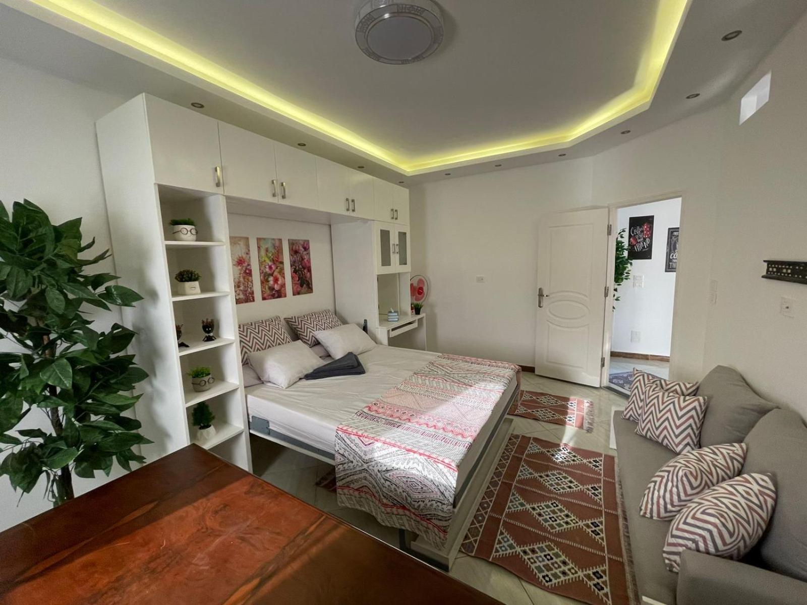 شقة في قلب القاهرة الجديدة تطل على شارع التسعين الشمالي Exterior photo