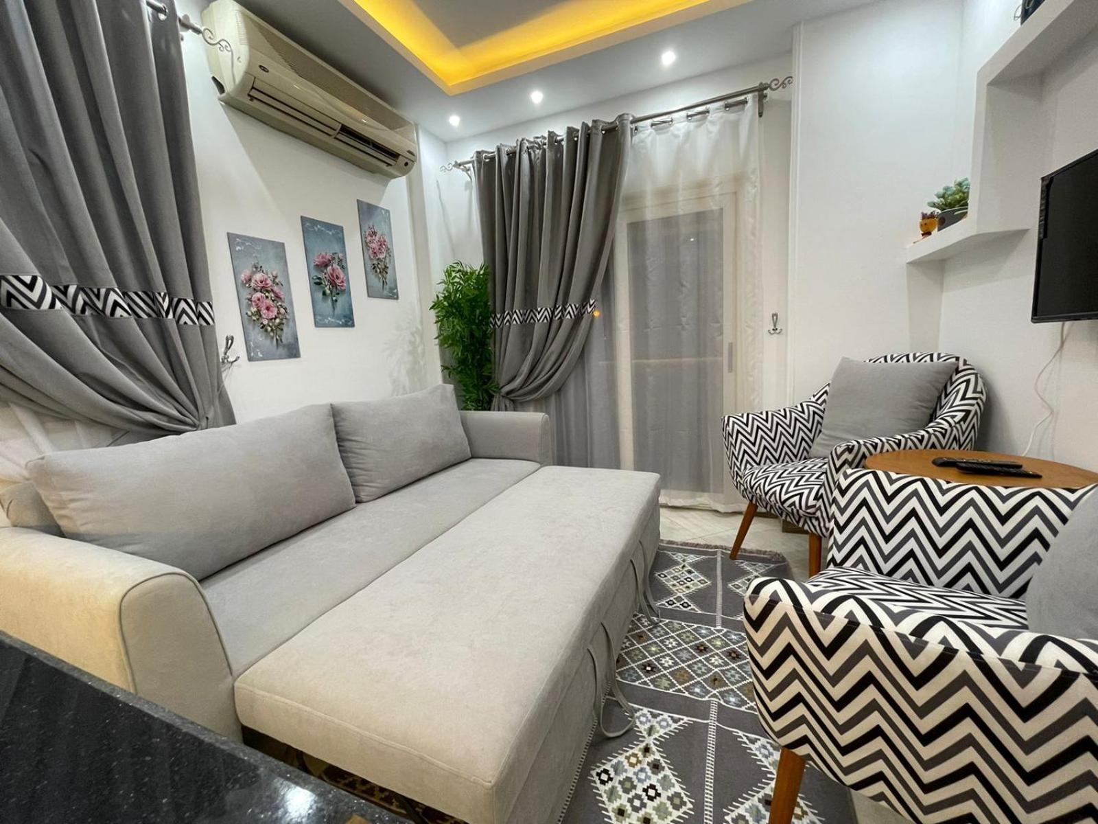 شقة في قلب القاهرة الجديدة تطل على شارع التسعين الشمالي Exterior photo