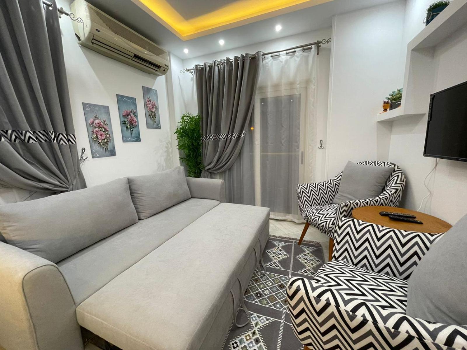 شقة في قلب القاهرة الجديدة تطل على شارع التسعين الشمالي Exterior photo