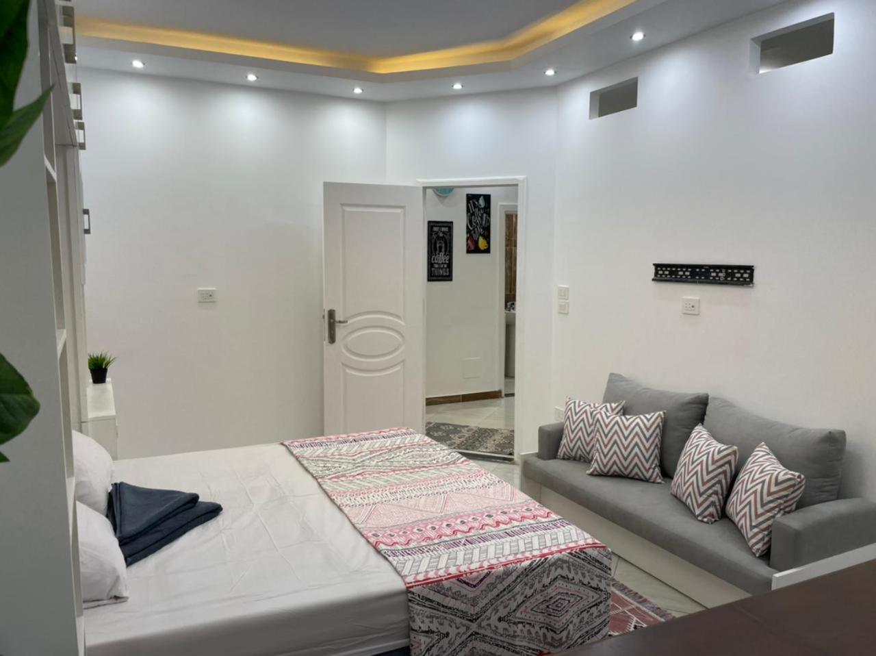 شقة في قلب القاهرة الجديدة تطل على شارع التسعين الشمالي Exterior photo