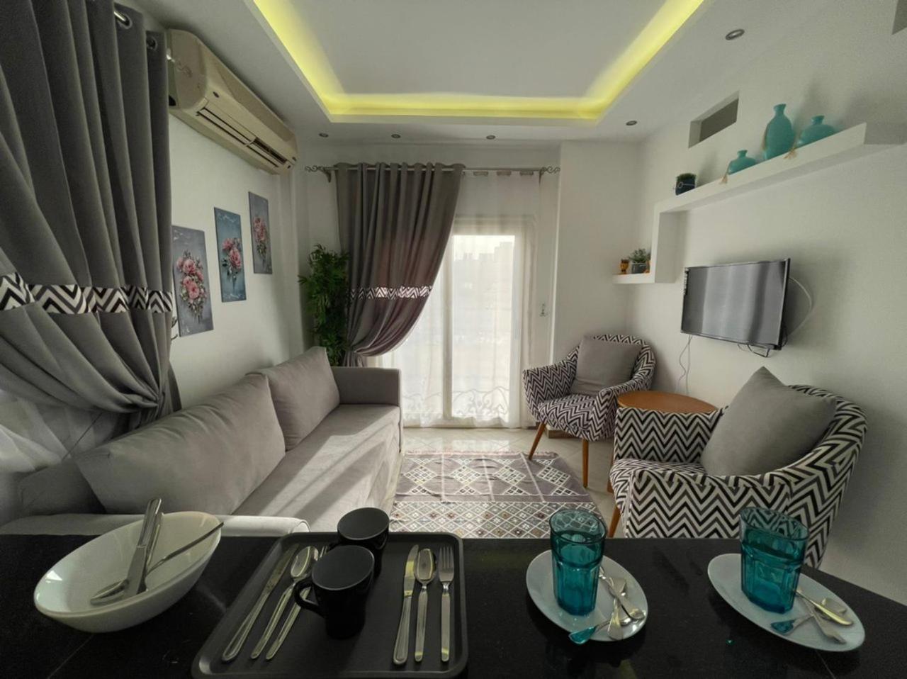 شقة في قلب القاهرة الجديدة تطل على شارع التسعين الشمالي Exterior photo