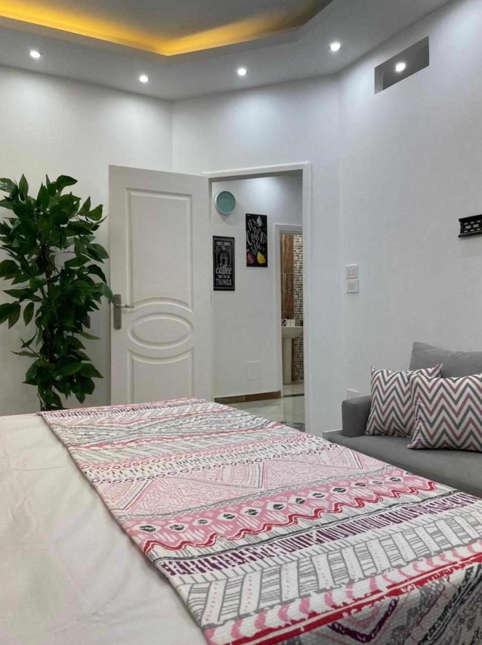 شقة في قلب القاهرة الجديدة تطل على شارع التسعين الشمالي Exterior photo